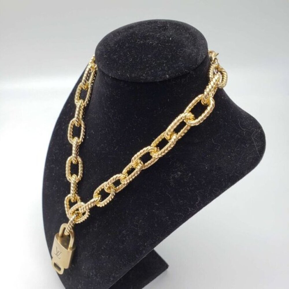 Authentic Louis Vuitton Lock and Key Gold Color with Gold Plated Chain Necklace - Picture 3 of 10